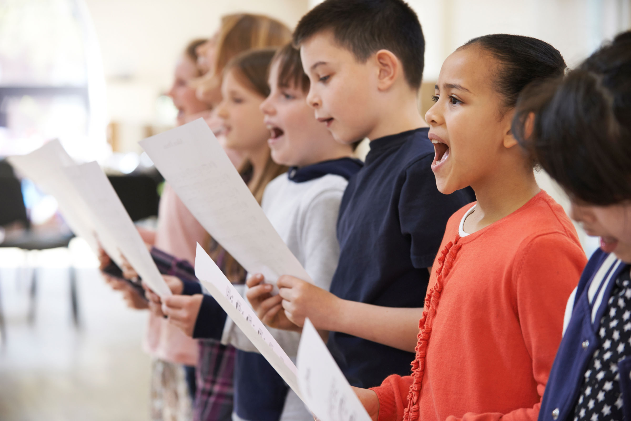 Enfants lors d'un cours de chant